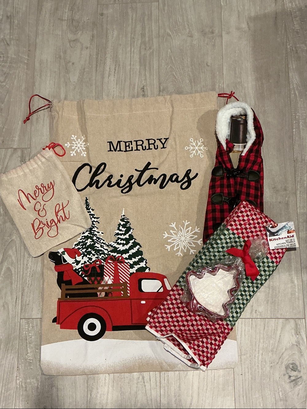 Christmas items Christmas Truck sack Kitchen ,Towel Sets ,wine cover & tree dish